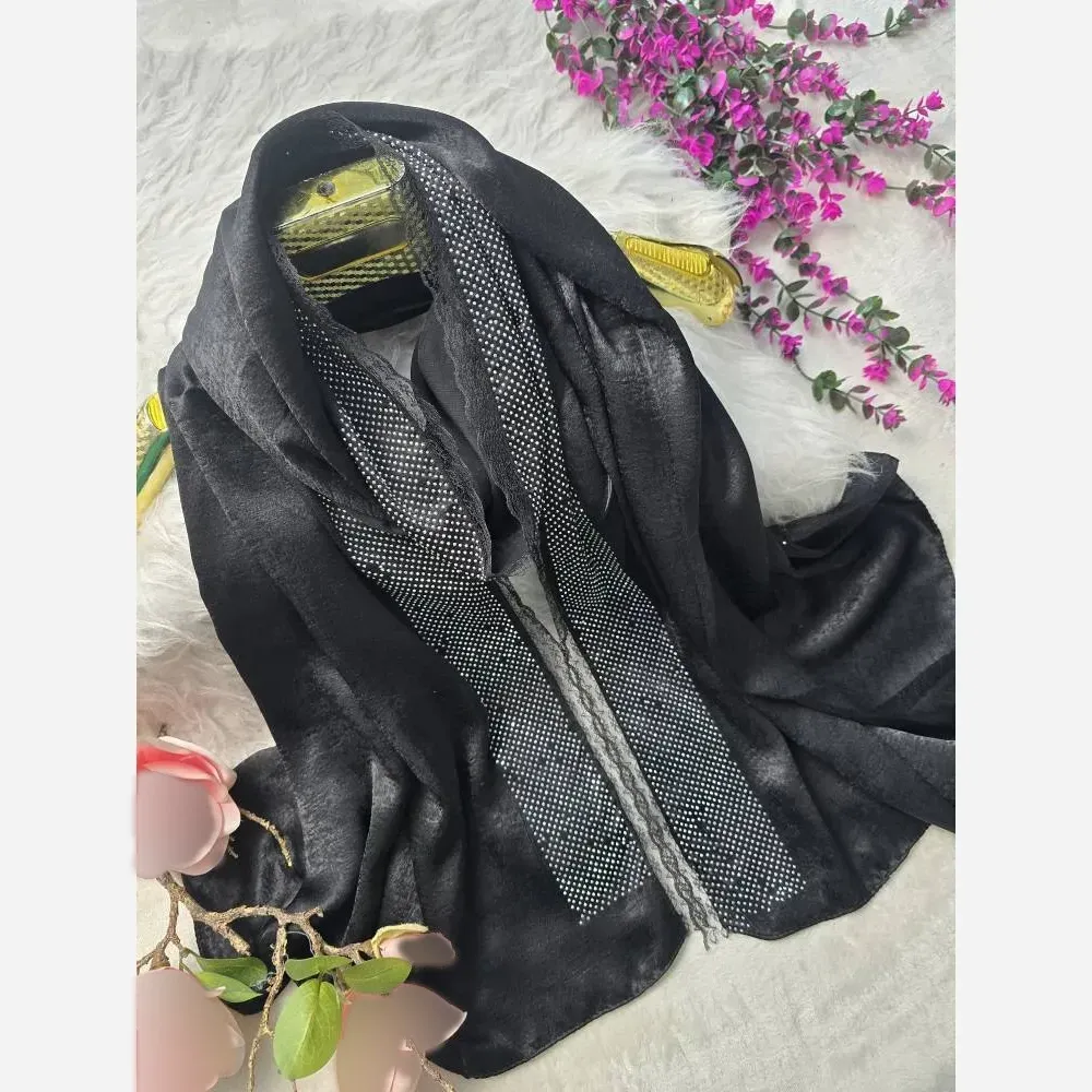 شال مجلسی مشکی کوپرا لب نگین و دانتل سایز فری ابعاد 180 در 73