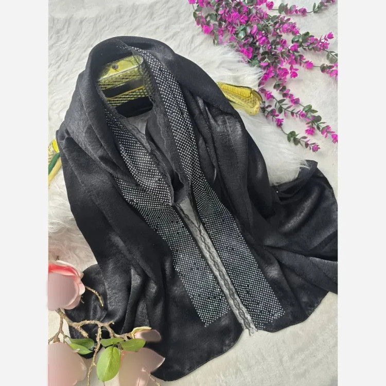 شال مجلسی مشکی کوپرا لب نگین و دانتل سایز فری ابعاد 180 در 73